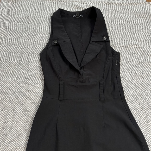 Le Château⎪Sleeveless Tuxedo Dress - Picture 3 of 10